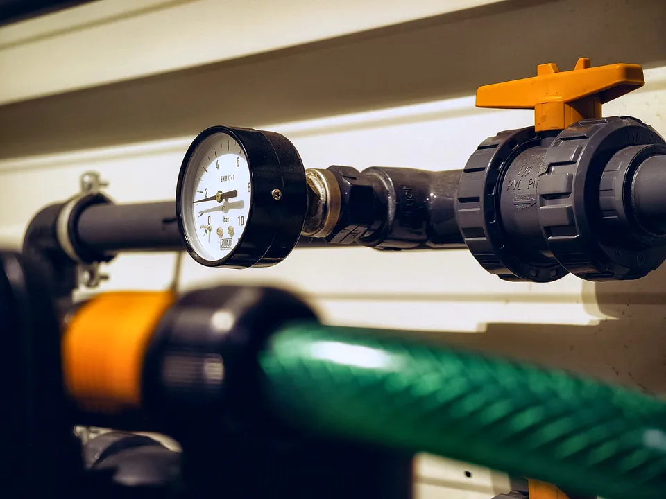 Pressure gauge on a water line
